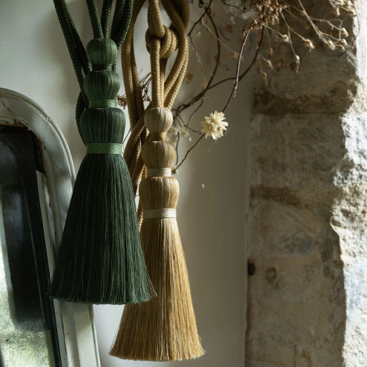 Living room macrame decor & curtain styling