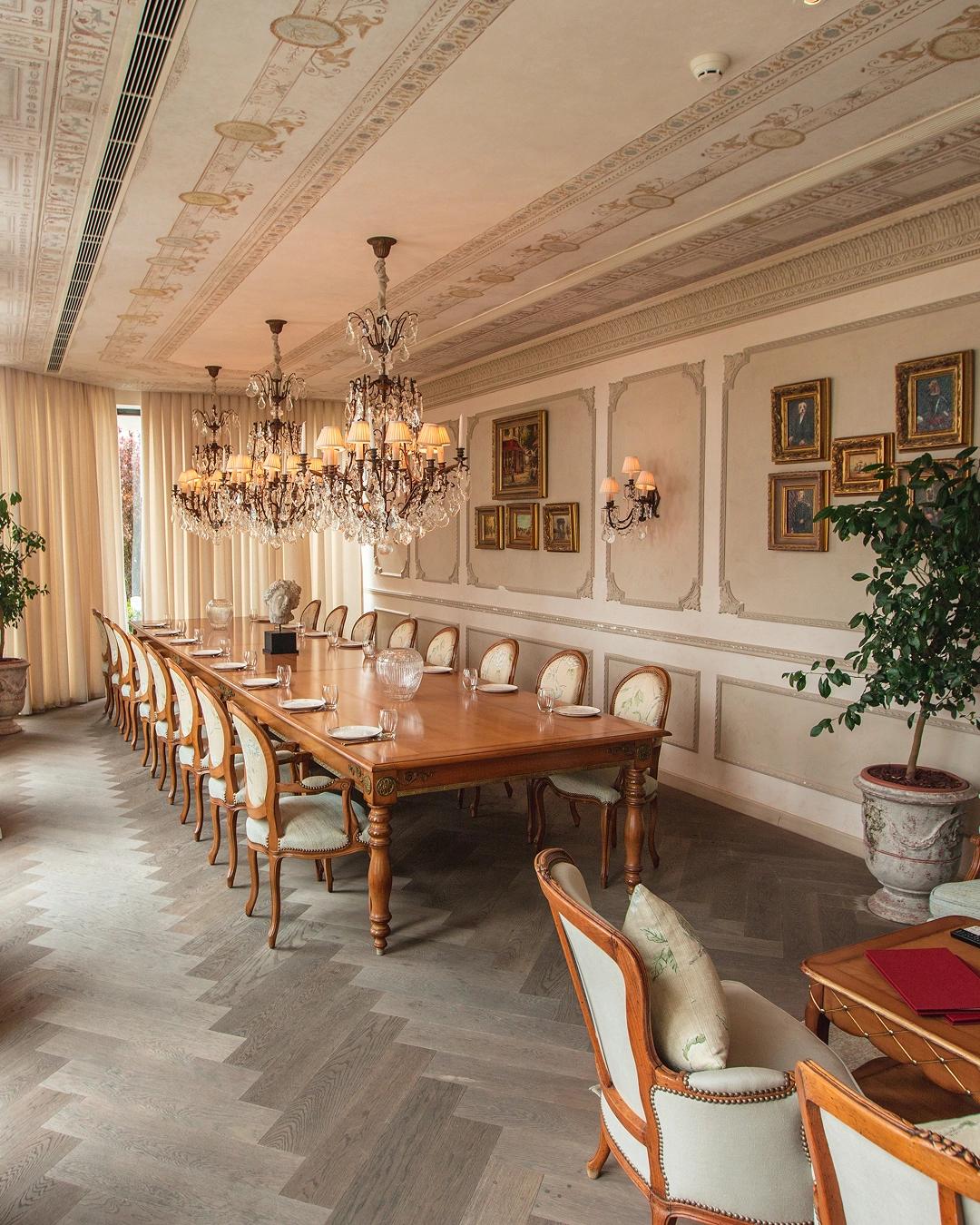 Hotel, resort & hospitality groups