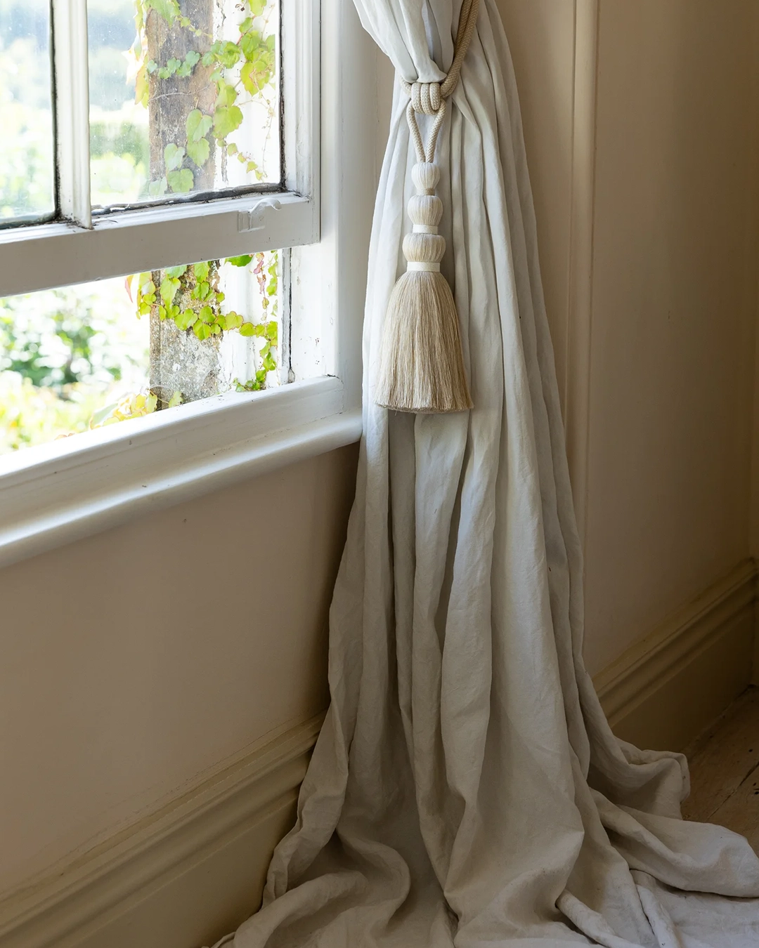 Elegant curtain tiebacks