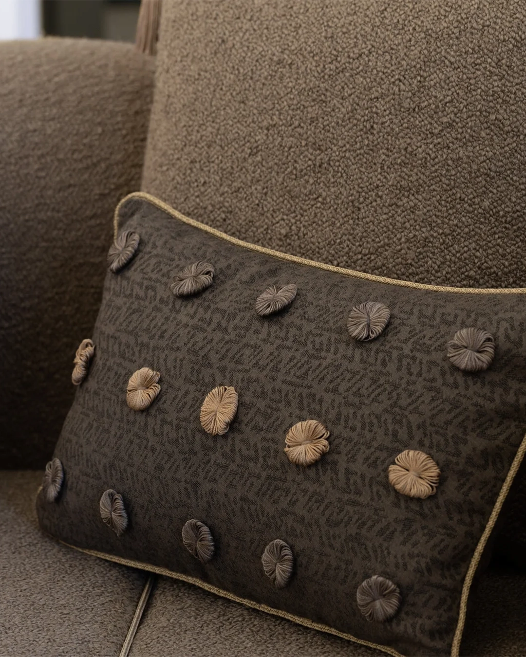 Luxurious tufts & rosettes